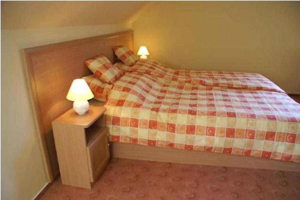 Hotel Turul Étterem és Panzió Kaposvár Esterno foto