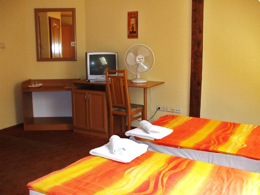 Hotel Turul Étterem és Panzió Kaposvár Esterno foto