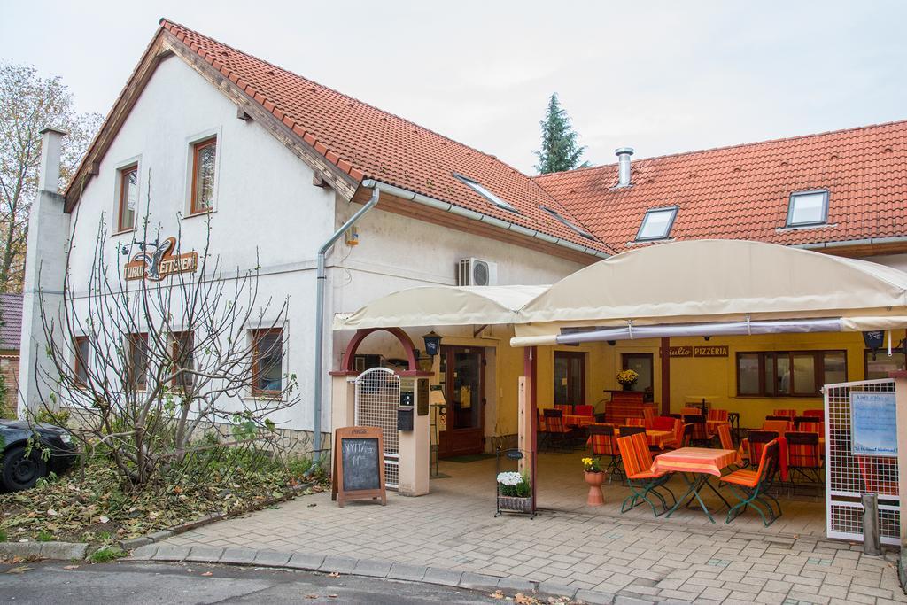 Hotel Turul Étterem és Panzió Kaposvár Esterno foto
